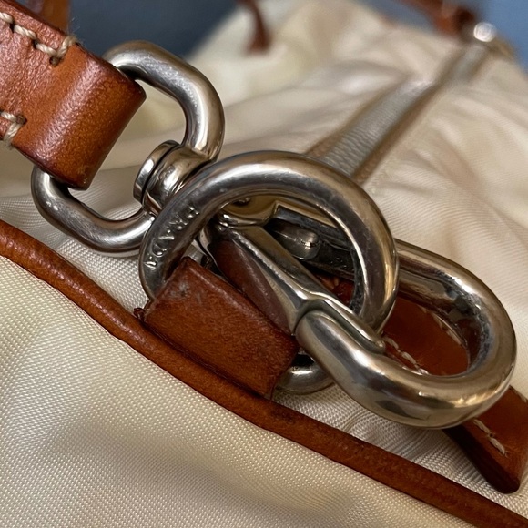 Vintage authentic Prada nylon bag with leather details - Picture 4 of 16